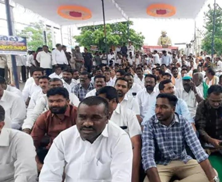 దిల్లీలో ప్రతిపక్ష నేతల అరెస్టులపై నిరసన