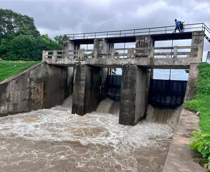 సింగీతం ప్రాజెక్టు నుంచి నీటి విడుదల