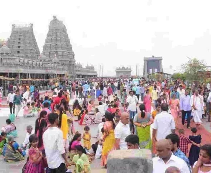 అమావాస్య ఎఫెక్ట్‌.. యాదగిరిగుట్టలో తగ్గిన రద్దీ