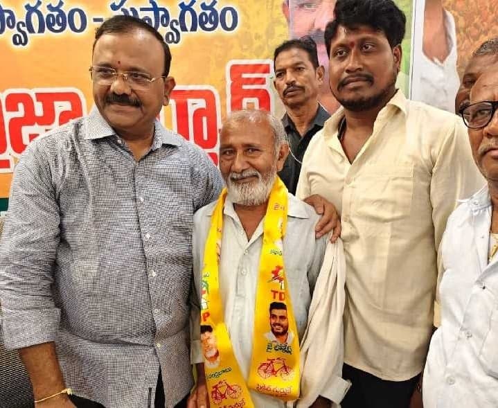 టీడీపీలో మాజీ సర్పంచ్ చేరిక - Udayam