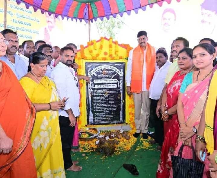 బాపట్లలో సీసీ రోడ్ల పనులకు శ్రీకారం - Udayam