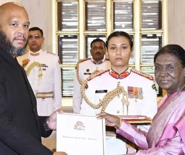 రాష్ట్రపతి భవన్‌లో రాయబారుల దౌత్యపత్రాల సమర్పణ