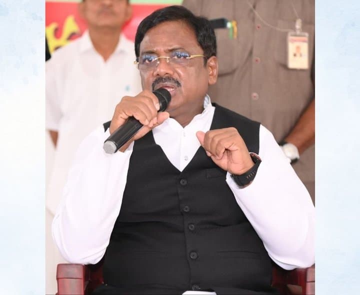 పాలిటెక్నిక్ విద్యార్థులకు మంత్రి వివేక్ భరోసా