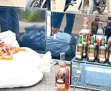 జల్సాలకు అలవాటు పడి యువత అరెస్ట్