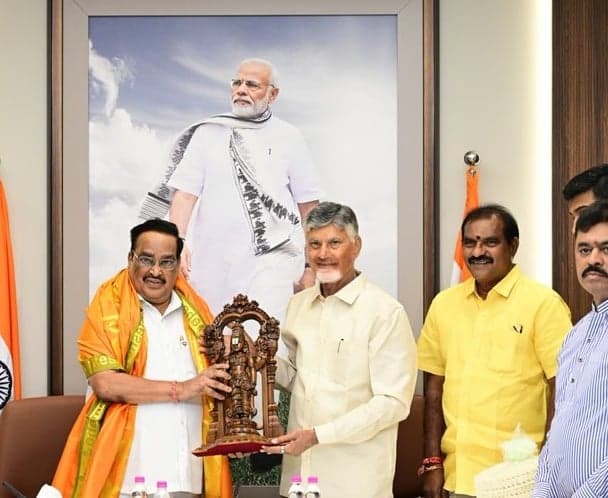 పోలవరం, జలధార పనులపై కేంద్ర మంత్రికి చంద్రబాబు వివరణ