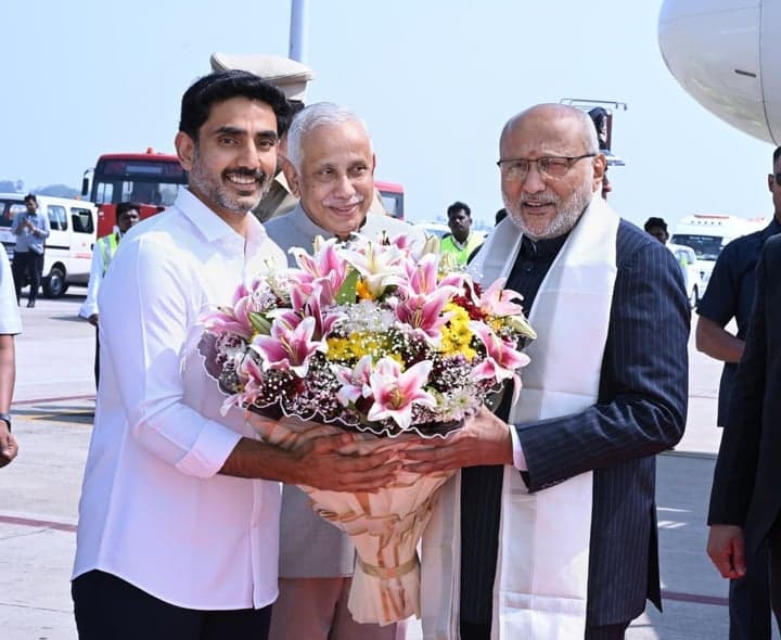 ఉప రాష్ట్రపతికి లోకేశ్, గవర్నర్ స్వాగతం  - gallery image 2
