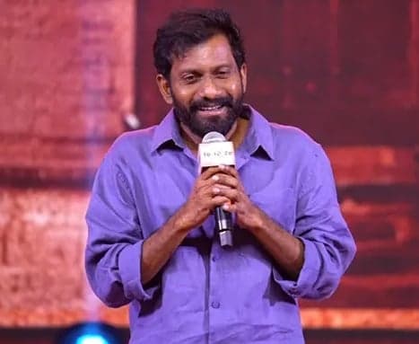 విజయ్‌ది పవన్ కల్యాణ్ స్తాయి ఇమేజ్‌: బుచ్చిబాబు