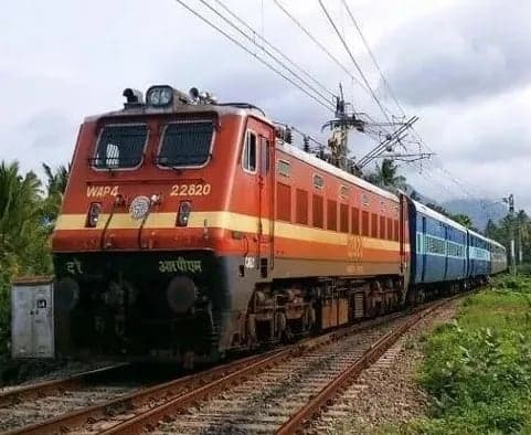 అర్నబ్ తుఫాన్‌తో పలు రైళ్లు రద్దు