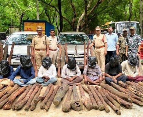 ఎర్రచందనం స్మగ్లింగ్‌.. 8 మంది అరెస్ట్