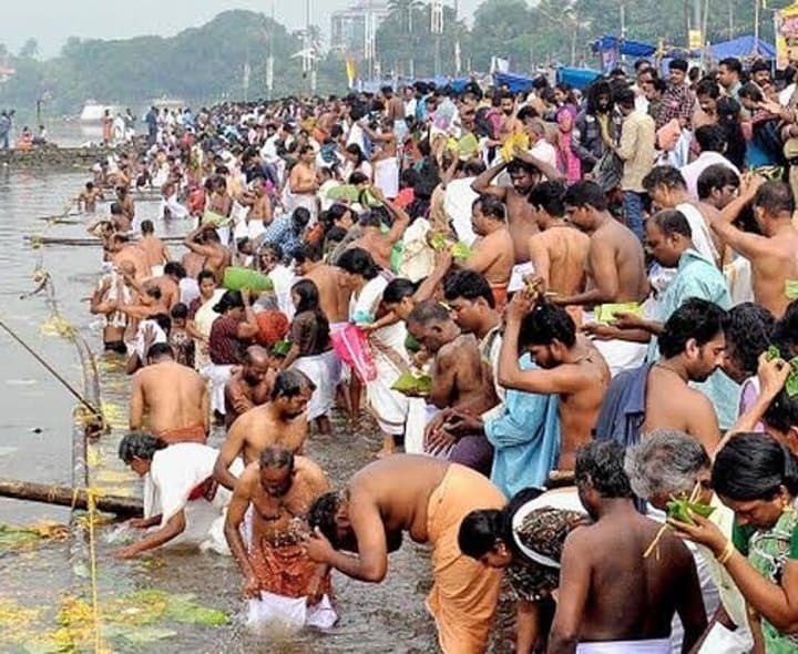 కేరళలో కర్కిడక వావుబలి పూజలు