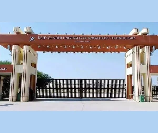 బాసర ట్రిపుల్ ఐటీలో మొబైల్ ఫోన్లపై ఆంక్షలు