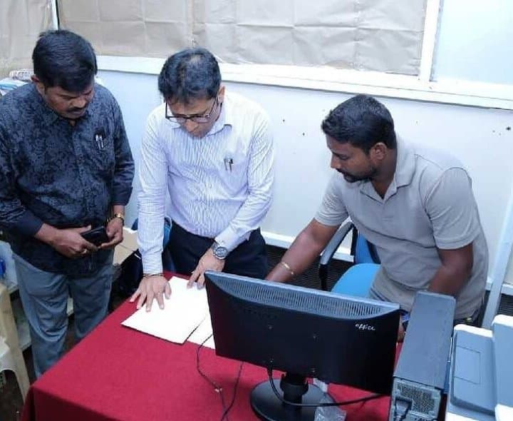 జీడబ్ల్యూఎంసీ కార్యాలయంలో కమిషనర్ ఆకస్మిక తనిఖీ
