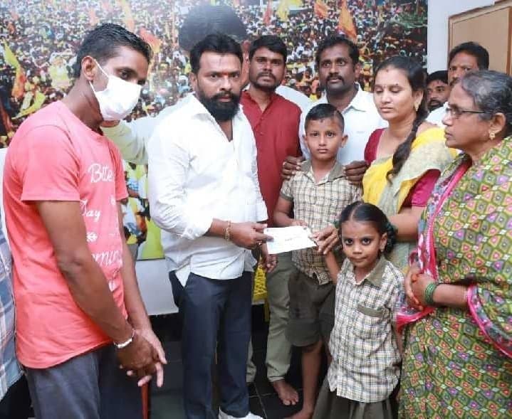 క్యాన్సర్‌ బాధితుడికి మంత్రి అండ - Udayam