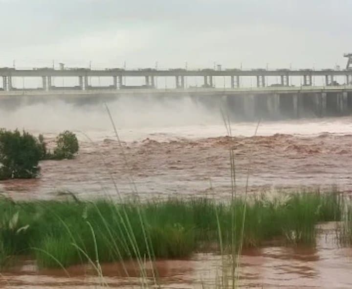 తాలిపేరుకు భారీ వరద