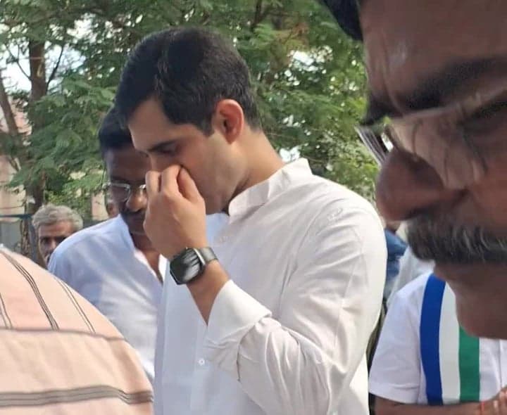 వైసీపీ అభ్యర్థులను గెలిపించండి: బుగ్గన అర్జున్ - Udayam