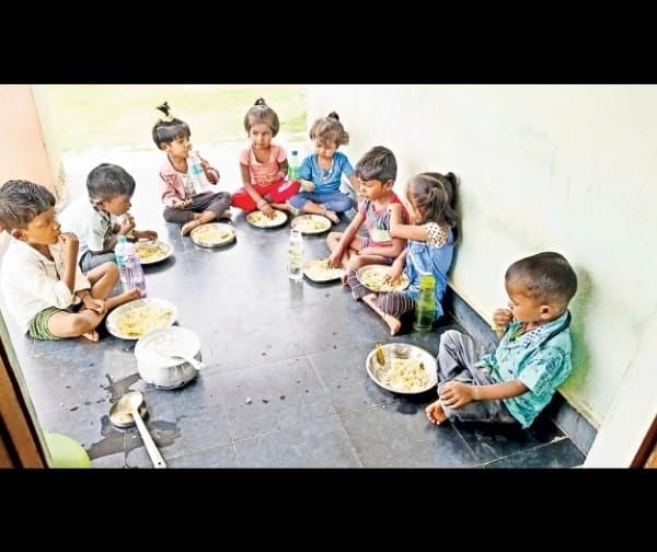 గుడిసెలు దగ్ధం: భారీ నష్టం - Udayam Digital