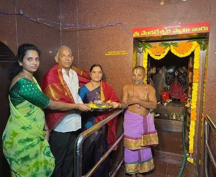 శ్రీవారి అన్నదాన భవనానికి రూ.లక్ష విరాళం - Udayam