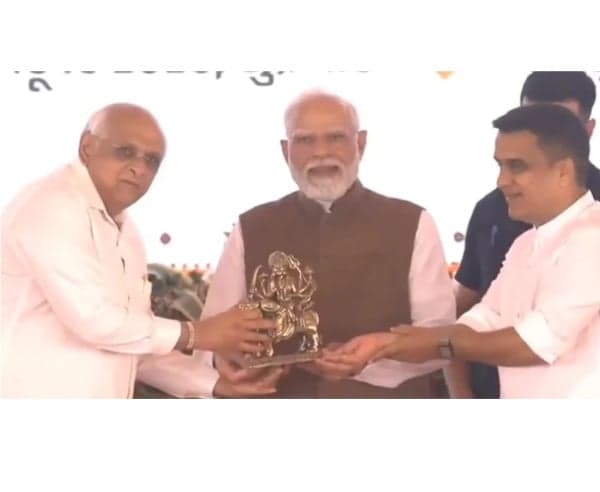 బనస్కాంతలో అభివృద్ధికి మోదీ శంకుస్థాపన