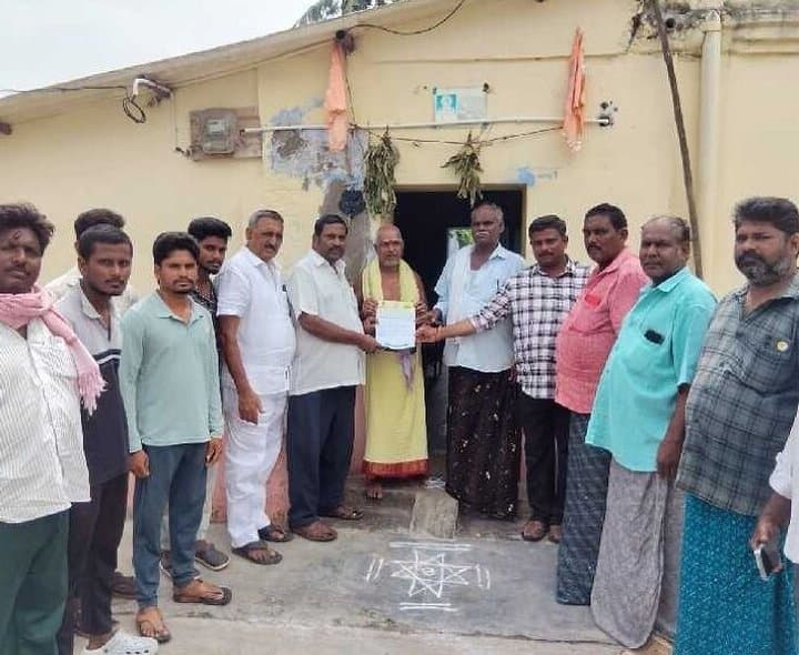 హనుమంతపురంలో CMRF చెక్కుల పంపిణీ