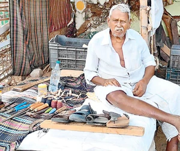 బ్యాటరీ ట్రైసైకిల్‌ కోసం వృద్ధుడి వేదన - Udayam Digital