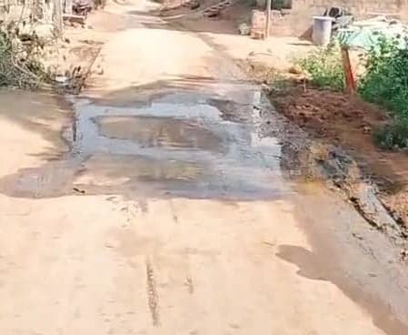 గొల్లపల్లిలో మురుగునీటి సమస్య పరిష్కరించాలని వినతి - Udayam