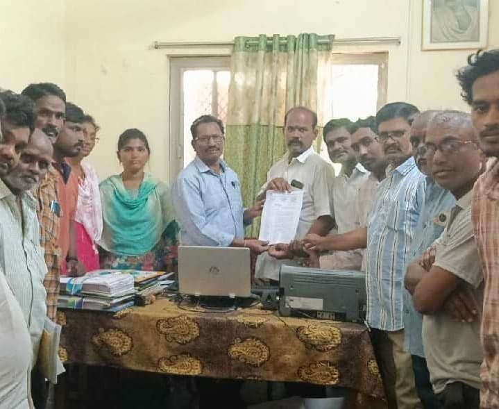 రేషన్ డీలర్ల సమస్యలపై వినతి - Udayam