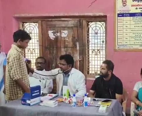నాతవరం బీసీ హాస్టల్‌లో వైద్య శిబిరం - Udayam