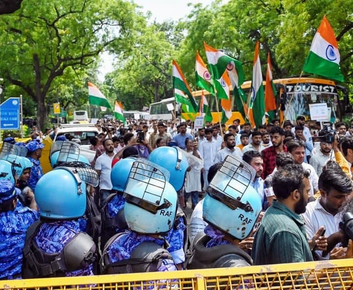 ప్రధానిపై వ్యాఖ్యల కేసులో నోయిడా మహిళపై ఎఫ్‌ఐఆర్