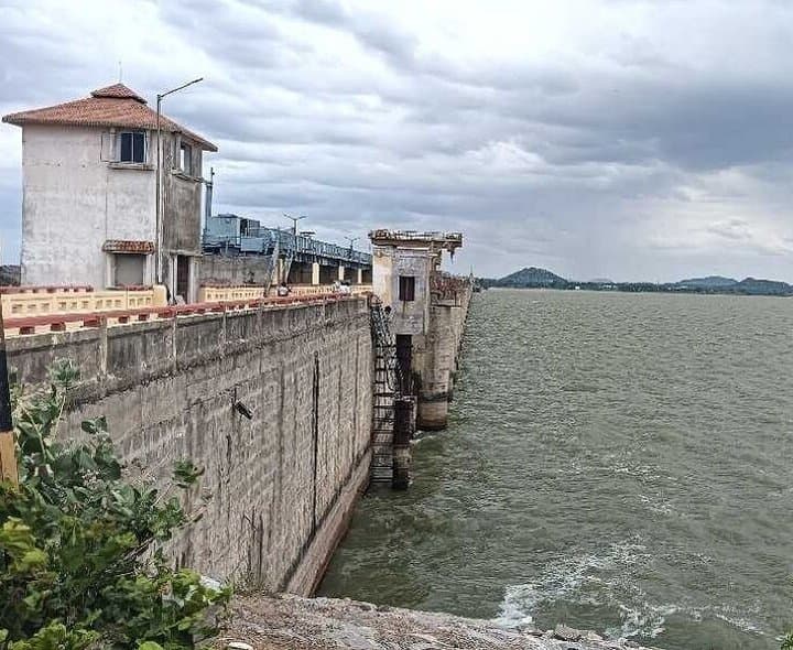 జూరాలకు తగ్గుతున్న వరద ప్రవాహం