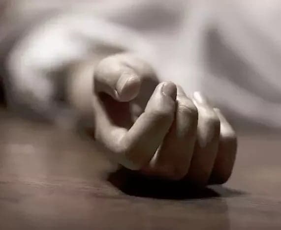 బావిలో దూకి తల్లి, కొడుకులు ఆత్మహత్య - Udayam