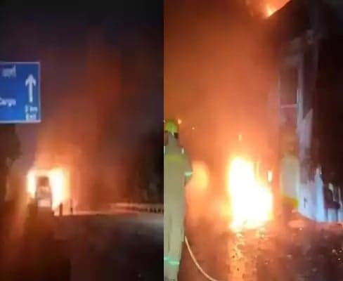 స్లీపర్ బస్సులో మంటలు! - Udayam