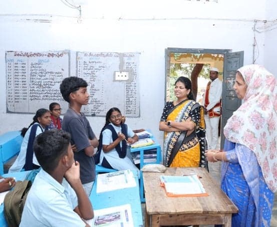 జెడ్పీ హైస్కూల్‌ను తనిఖీ చేసిన కలెక్టర్ స్నేహ శబరిష్
