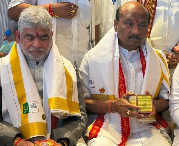 బెజవాడ కనక దుర్గమ్మ ను దర్శించుకున్న స్పీకర్ గడ్డం ప్రసాద్ కుమార్.