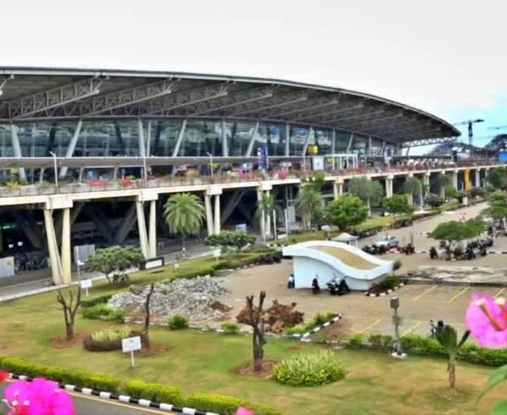 తుఫాన్‌తో చెన్నైలో 12 విమానాలు రద్దు