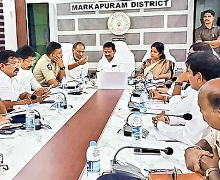 వెలిగొండ నీటిపై వైకాపా తప్పుడు ప్రచారం