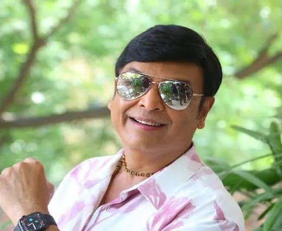నిర్మాతలను ప్రశంసించిన నరేశ్‌