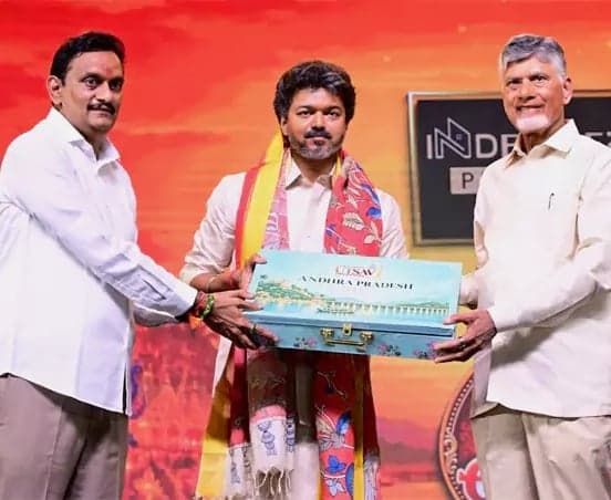 విజయ్ రాకతో విజయవాడ సందడి