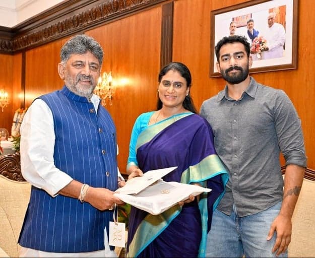 కర్ణాటక సీఎంకు వైఎస్ షర్మిల పెళ్లి ఆహ్వానం