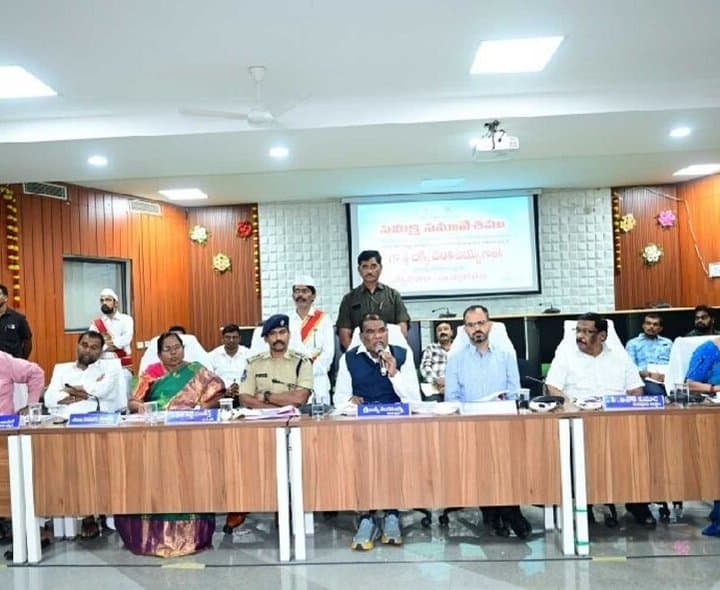 ఎస్సీ, ఎస్టీ నిధులు పక్కదారి మళ్లిస్తే కఠిన చర్యలు