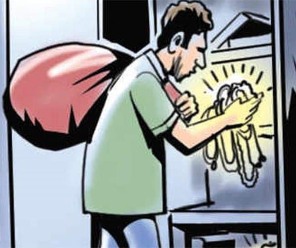 మహాకాళి ఆలయంలో చోరీ