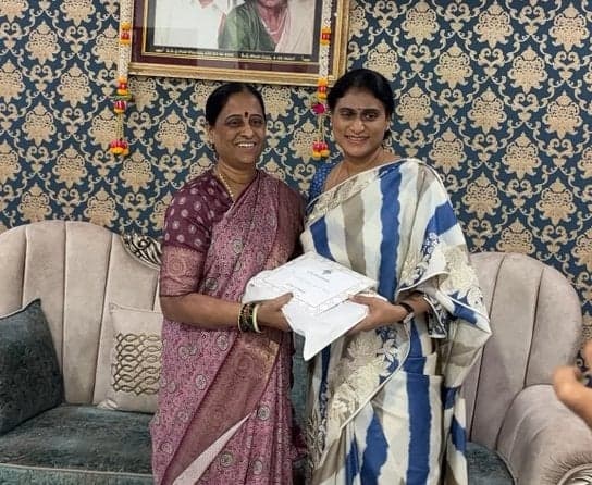 కొండా సురేఖను కలిసిన వైఎస్ షర్మిల