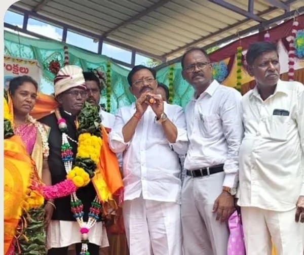 ఉపాధ్యాయుని ఉద్యోగ విరమణ సన్మానం