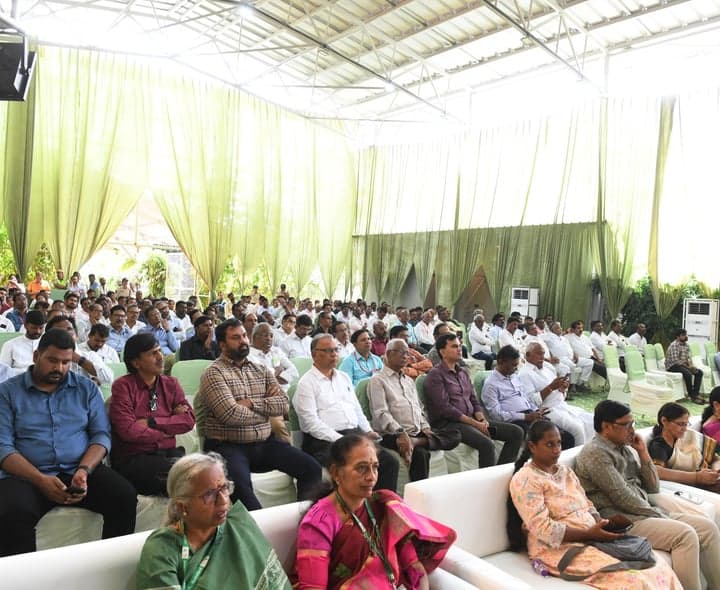 రైతుల సంక్షేమమే విత్తన రంగ ఆవిష్కరణలకు ప్రాధాన్యం: గవర్నర్ - gallery image 3