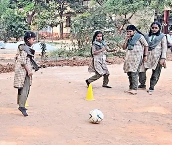 ప్రభుత్వ బడులలో ఆటపాటల సందడి