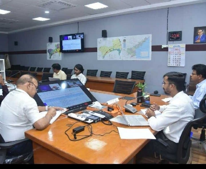 ఎంఓయూల అమలుపై కలెక్టర్ ఆదేశాలు