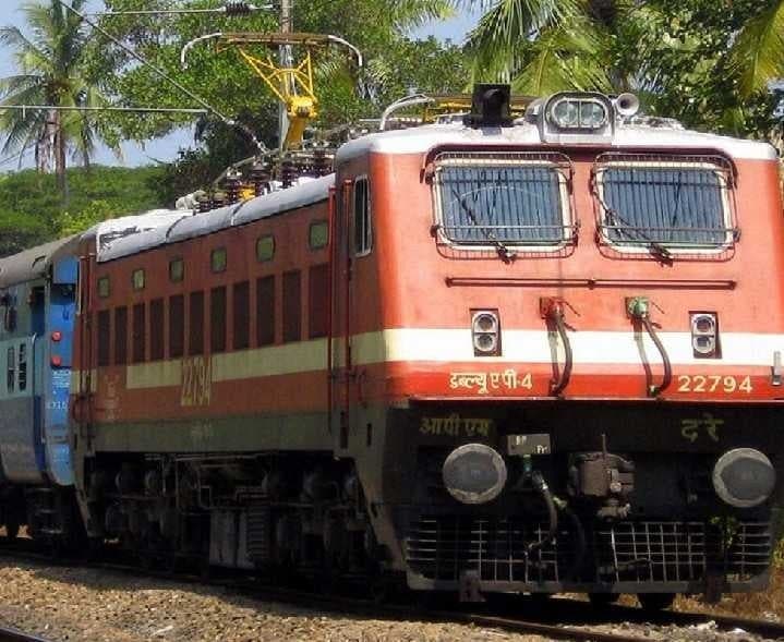 పండుగలకు ప్రత్యేక రైళ్లు - Udayam
