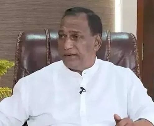 మల్లారెడ్డి వర్సిటీకి నోటీసుల జారీ