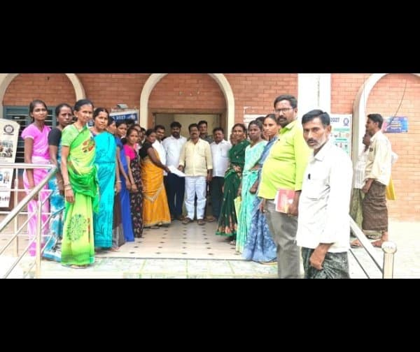 అర్హులైన పేదలకు భూ పంపిణీ చేయాలి