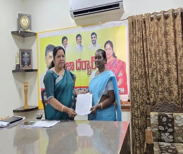 ప్రజాదర్బార్: సమస్యల పరిష్కారానికి ఎమ్మెల్యే సత్యప్రభ హామీ