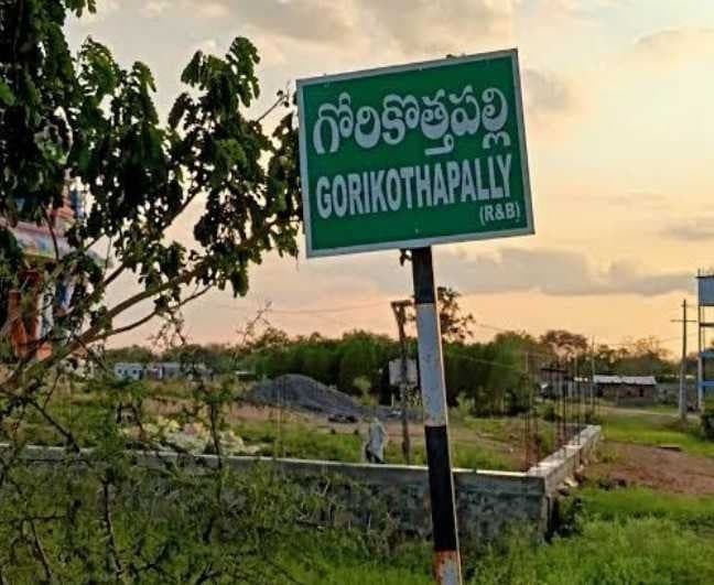 పీహెచ్‌సీ లేక ప్రజలకు అవస్థలు - Udayam